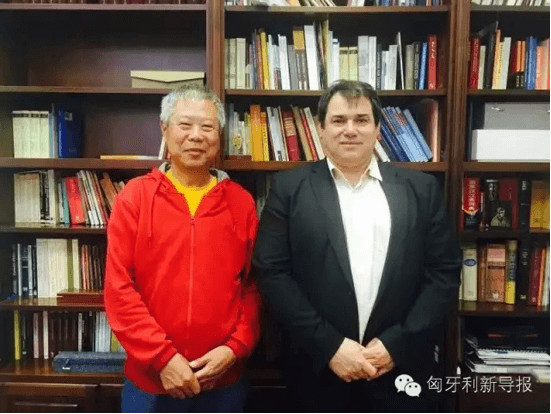 68歲老人張志武再駕覽眾C4房車環(huán)歐洲 68歲老人張志武再駕覽眾C4房車環(huán)歐洲