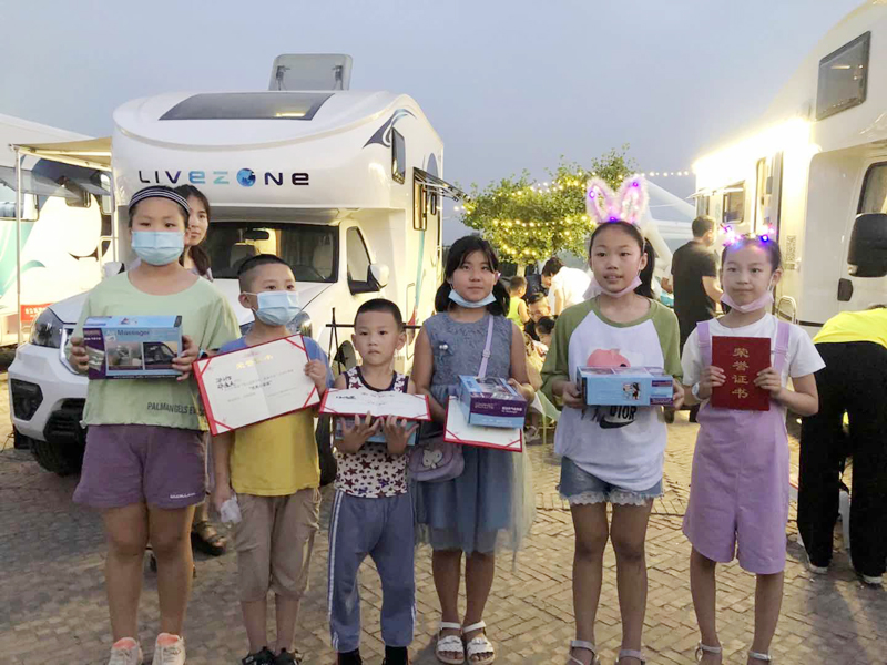 夏令營挑戰(zhàn)地攤經(jīng)濟(jì)，覽眾房車不一樣的活動