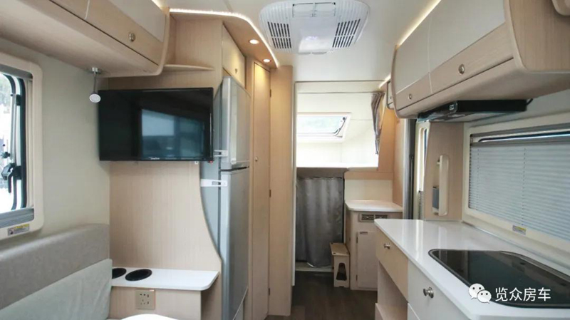帶老人孩子出行，適合選這款房車