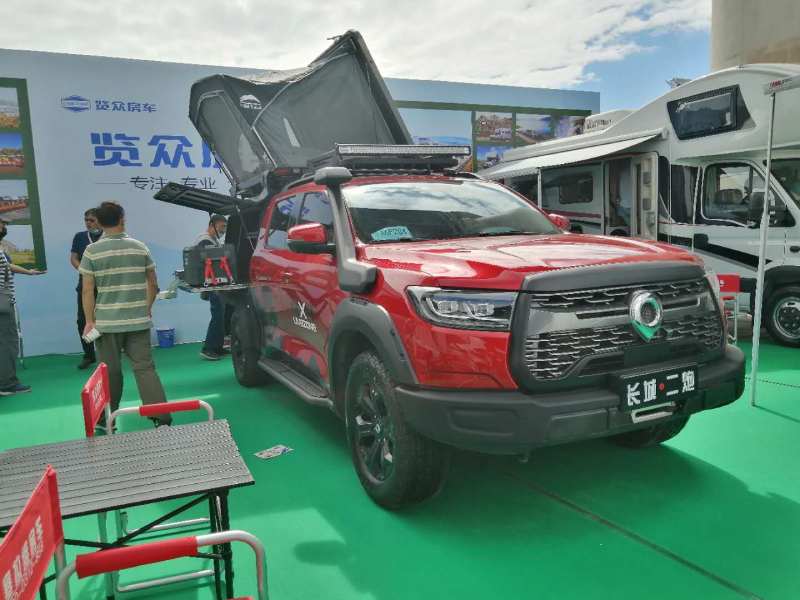 這個展會真的太熱鬧了，這么多人定房車