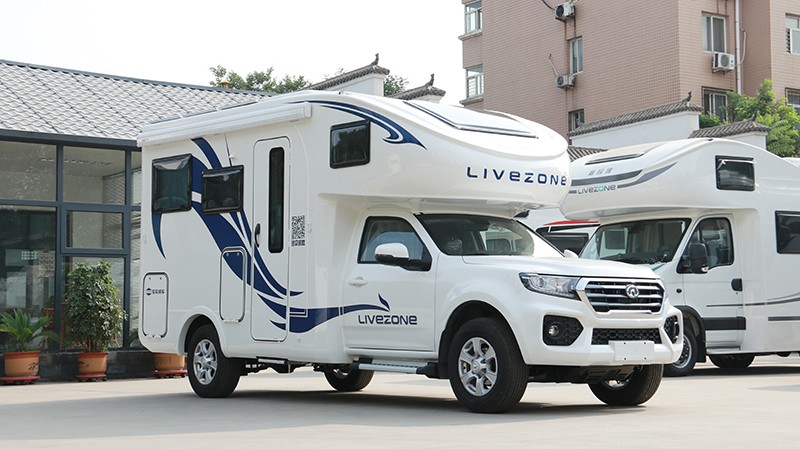 帶老人和孩子出行最合適，還是四驅(qū)房車