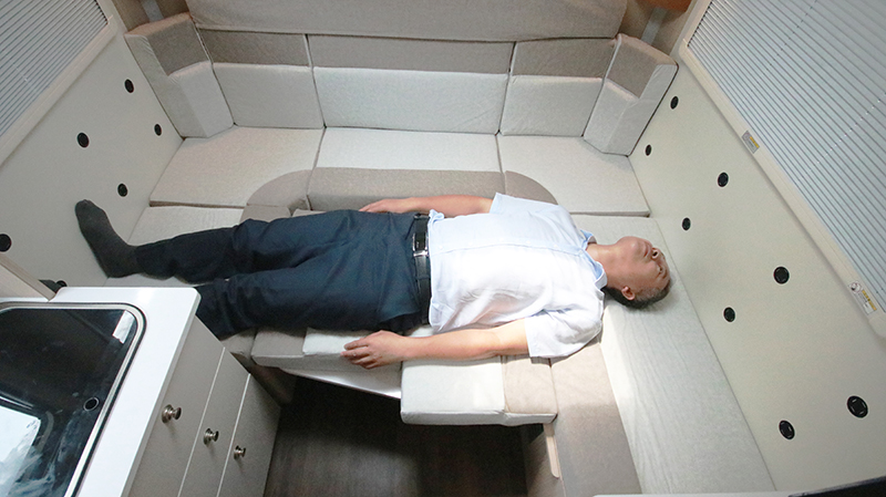 帶老人和孩子出行最合適，還是四驅(qū)房車