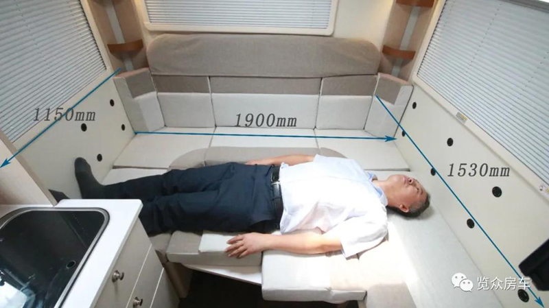兩張雙人床，使用還方便的房車