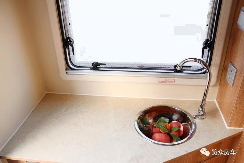 房車還就要選汽油、四驅(qū)、兩米大床