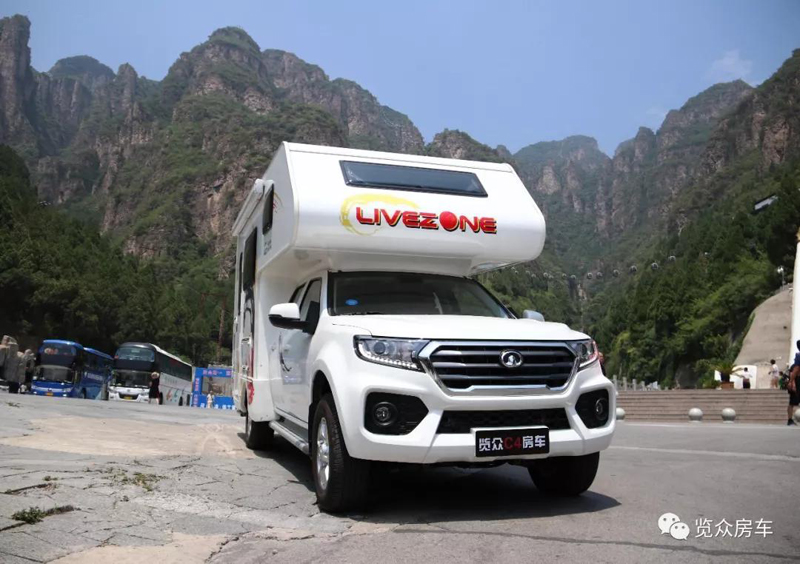 這么大的床，房車上少見，趕緊選