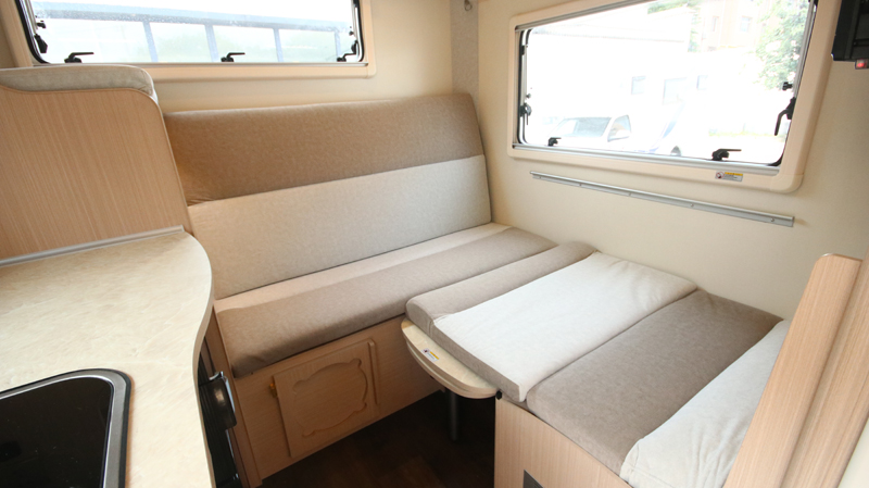 上下鋪床的房車，空間利用真合適