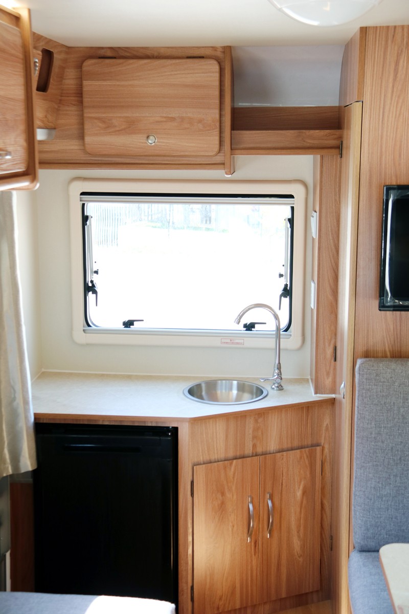 四驅(qū)、兩張超大床人床的房車，看這款