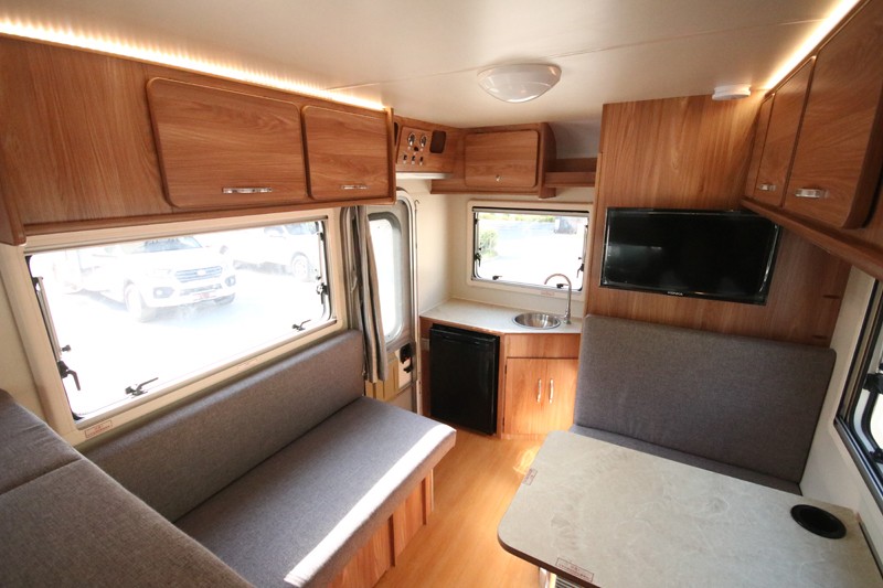 選這輛房車(chē)，只為更多山花爛漫