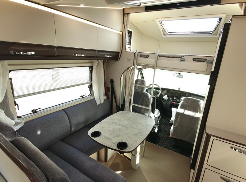 自由炮領銜，引爆成都房車展