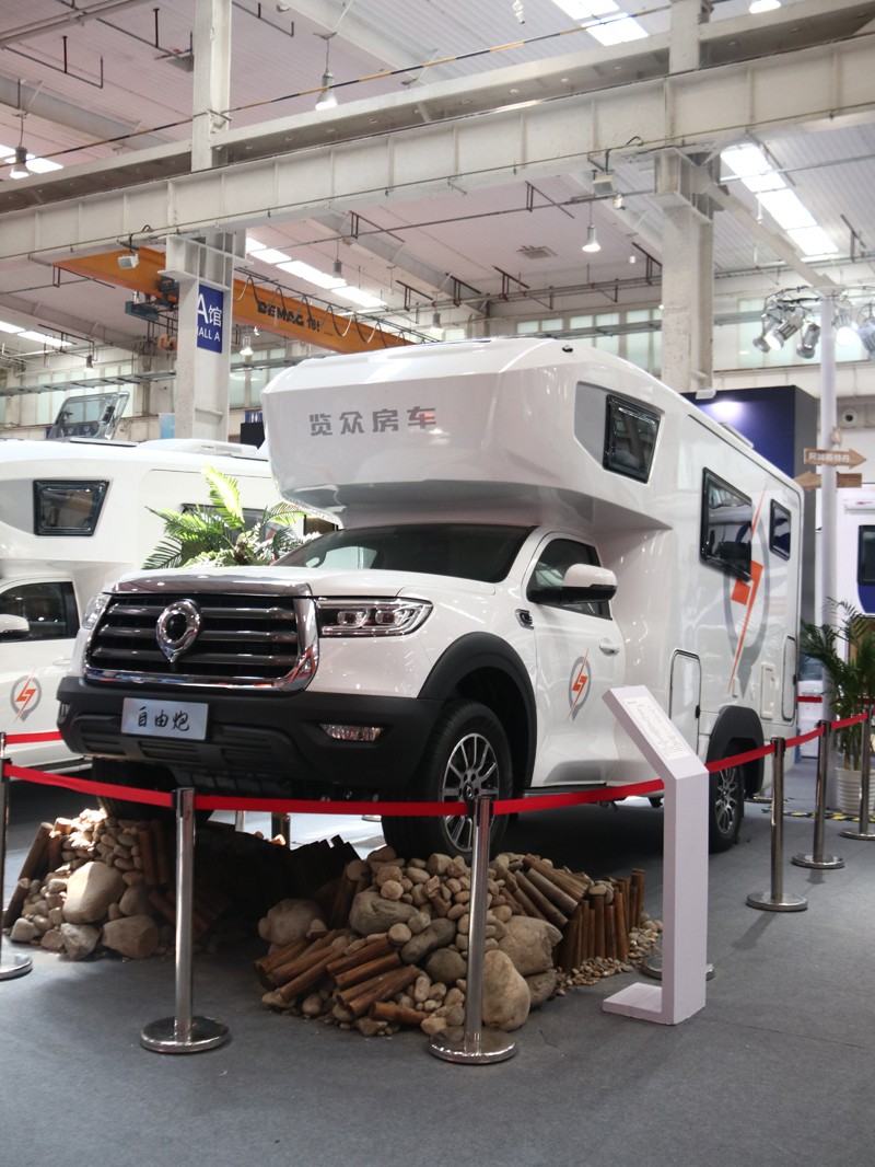 年度新車、自動檔、四驅(qū)，能選的房車