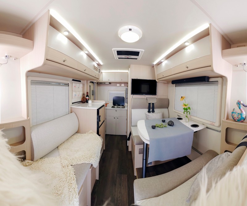 不懼荒野，不怕泥濘，四驅(qū)房車更給力