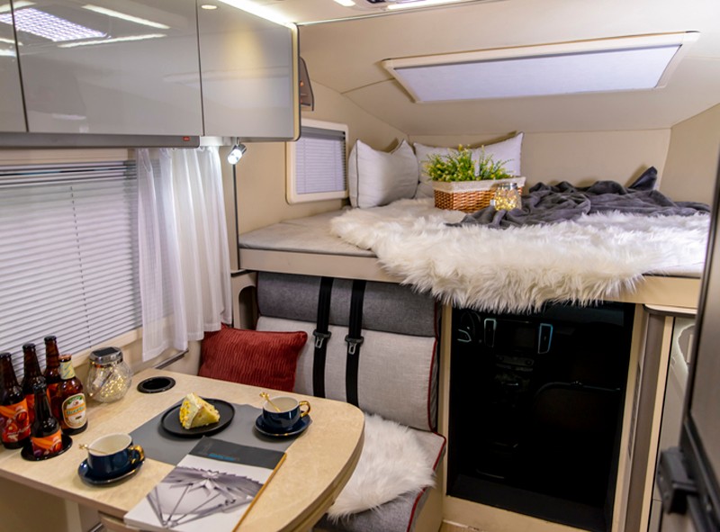 不懼荒野，不怕泥濘，四驅(qū)房車更給力