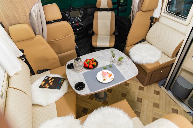 這兩款自動擋房車您會選哪款？