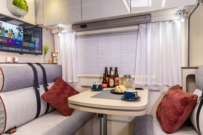 適合兩人使用的自動(dòng)擋四驅(qū)房車 適合兩人使用的自動(dòng)擋四驅(qū)房車