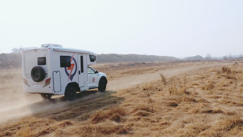 極致動力、四驅(qū)越野，樣樣都強，就是這款房車