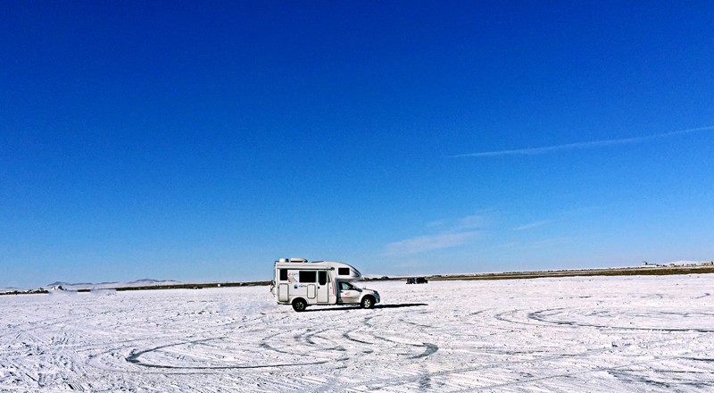 踏雪前行，房車也能雪地越野