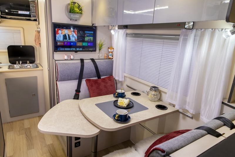 四驅(qū)越野皮卡房車內(nèi)部裝飾布局介紹 四驅(qū)越野皮卡房車內(nèi)部裝飾布局介紹