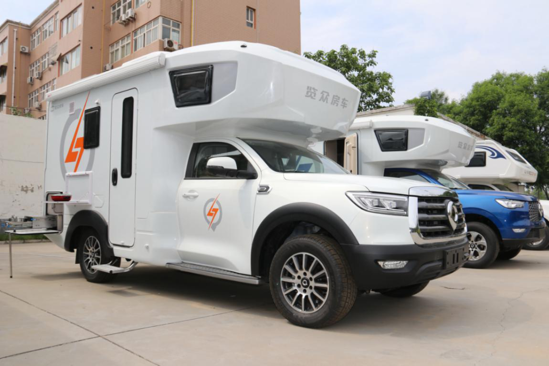 為自由著色！紅、白、藍、棕，你選哪一種？