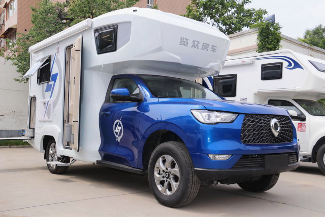 為自由著色！紅、白、藍、棕，你選哪一種？