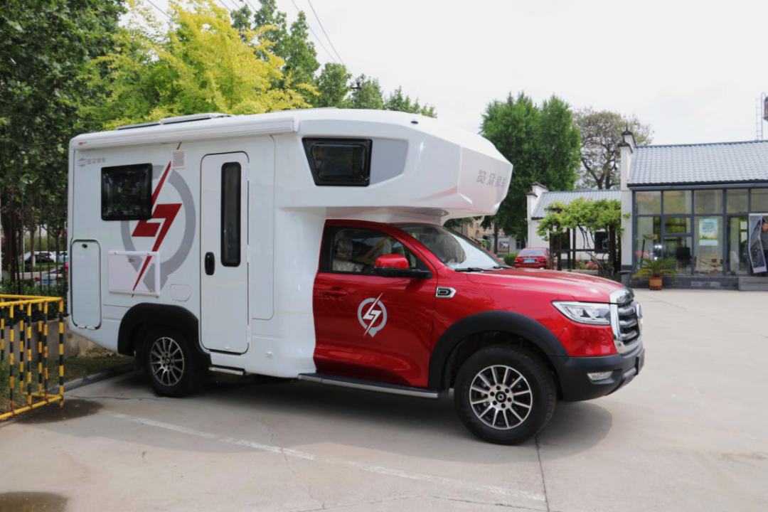 為自由著色！紅、白、藍、棕，你選哪一種？