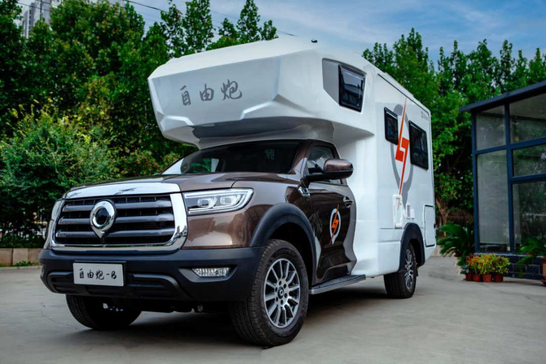 為自由著色！紅、白、藍、棕，你選哪一種？