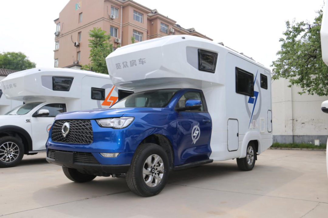 為自由著色！紅、白、藍、棕，你選哪一種？