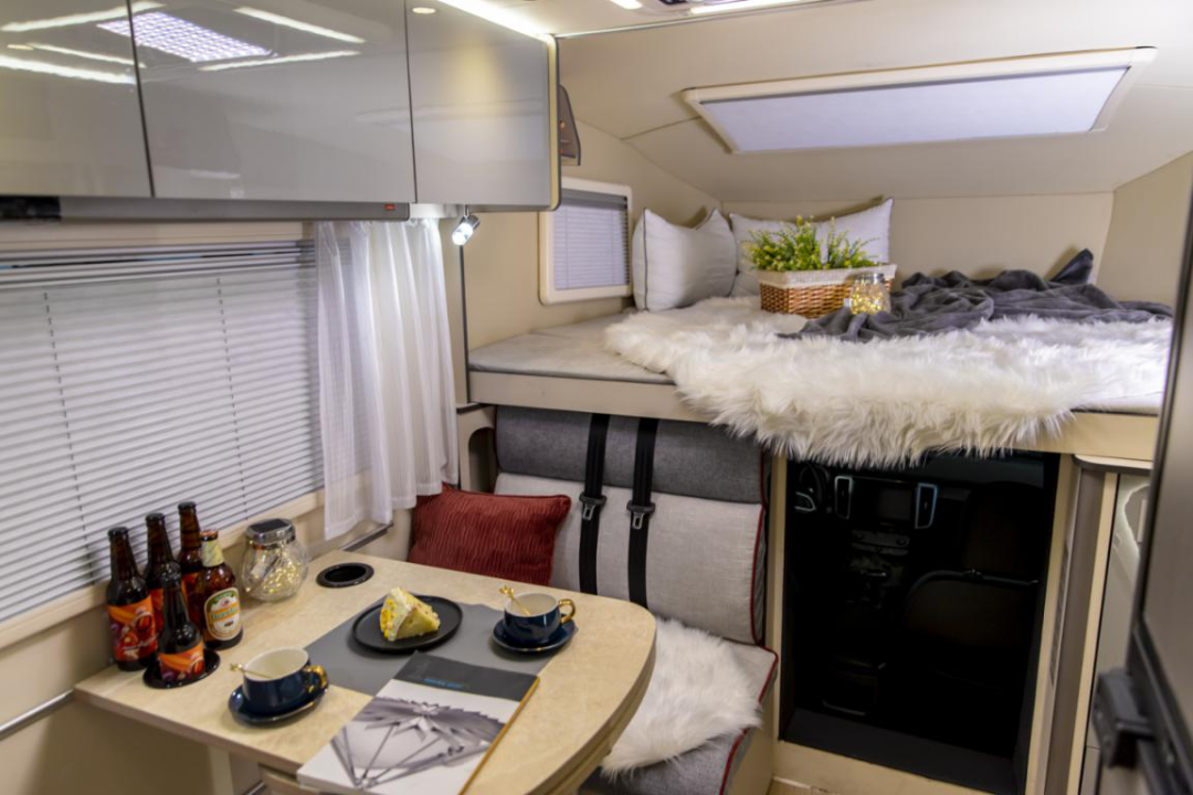 為自由著色！紅、白、藍、棕，你選哪一種？