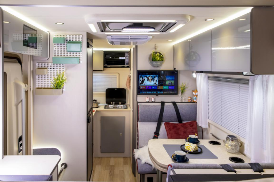 為自由著色！紅、白、藍、棕，你選哪一種？