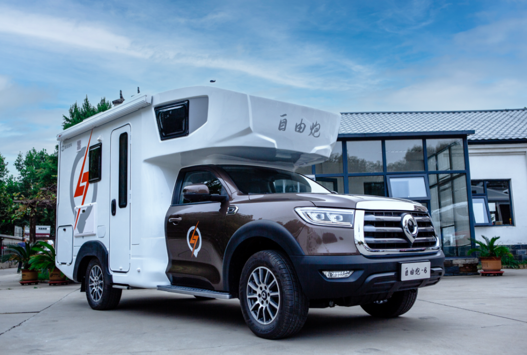 為自由著色！紅、白、藍、棕，你選哪一種？