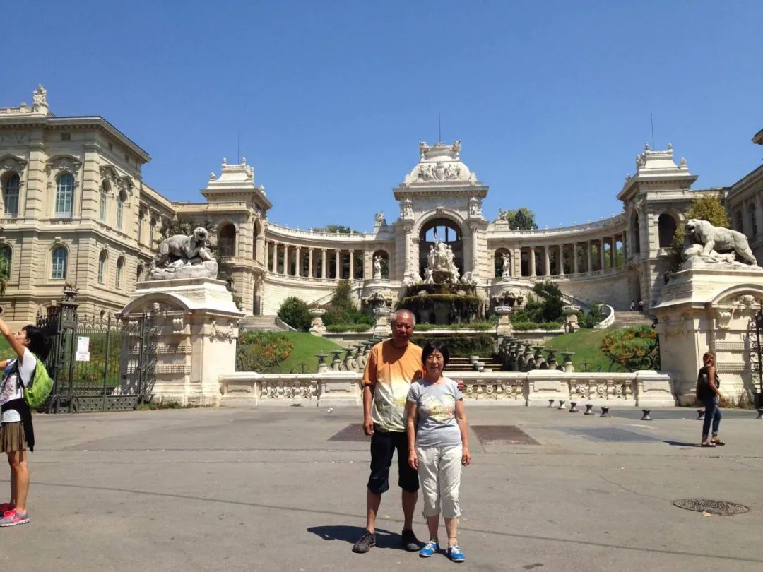 七旬老人開(kāi)房車(chē)帶老伴游世界l中國(guó)房車(chē)圈最早的“網(wǎng)紅達(dá)人” 七旬老人開(kāi)房車(chē)帶老伴游世界l中國(guó)房車(chē)圈最早的“網(wǎng)紅達(dá)人”