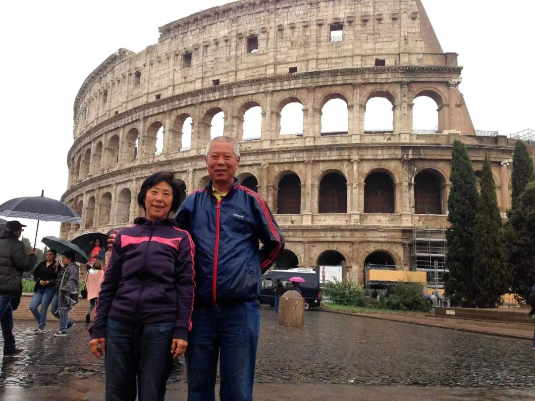 七旬老人開(kāi)房車(chē)帶老伴游世界l中國(guó)房車(chē)圈最早的“網(wǎng)紅達(dá)人” 七旬老人開(kāi)房車(chē)帶老伴游世界l中國(guó)房車(chē)圈最早的“網(wǎng)紅達(dá)人”