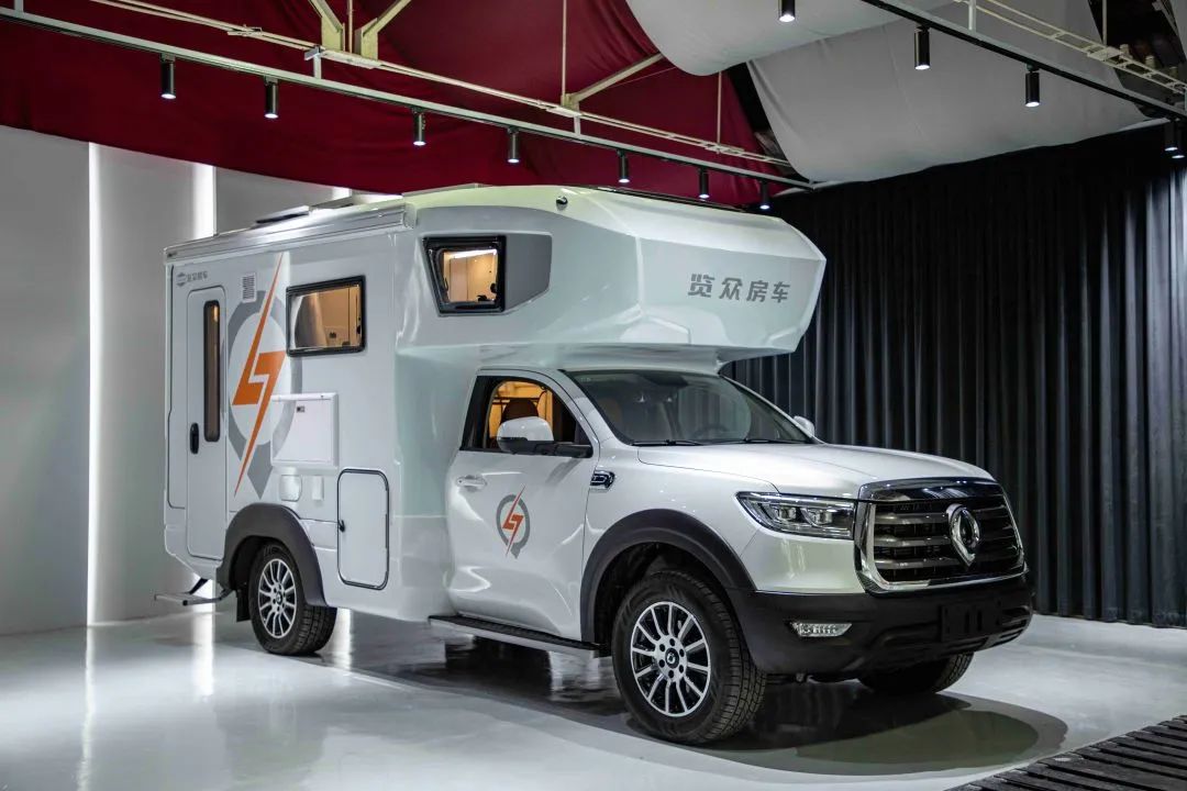 為什么覽眾房車要采用玻璃鋼“三明治”車身結(jié)構(gòu)？