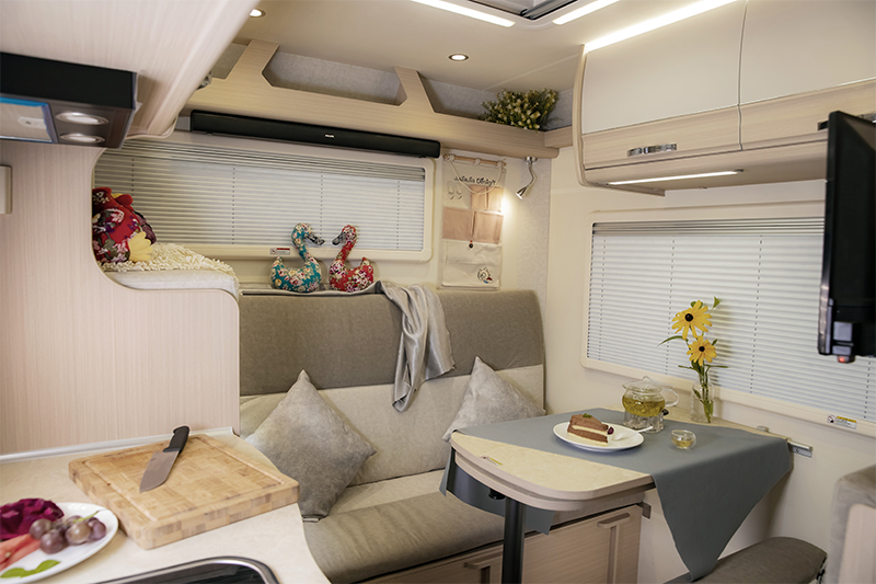 柴油四驅(qū)房車，這款還有超大床