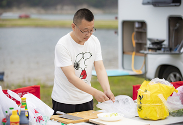 這么大的床，房車上少見，趕緊選