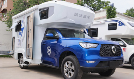 為自由著色！紅、白、藍(lán)、棕，你選哪一種？